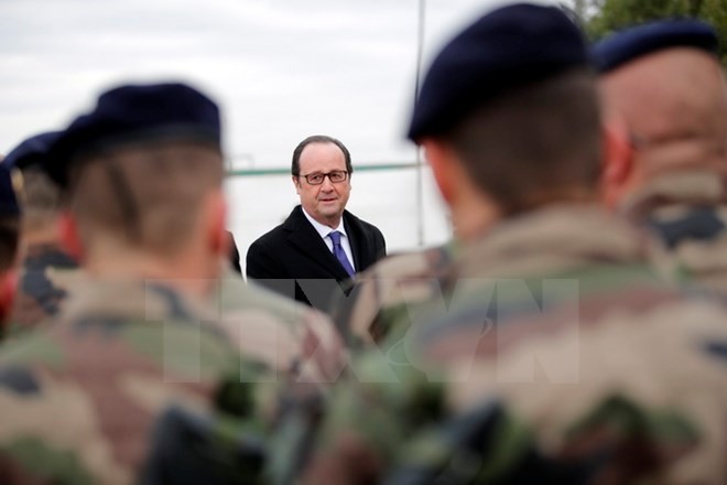 Frankreichs Präsident sagt weitere Unterstützung für Irak im Kampf gegen IS - ảnh 1